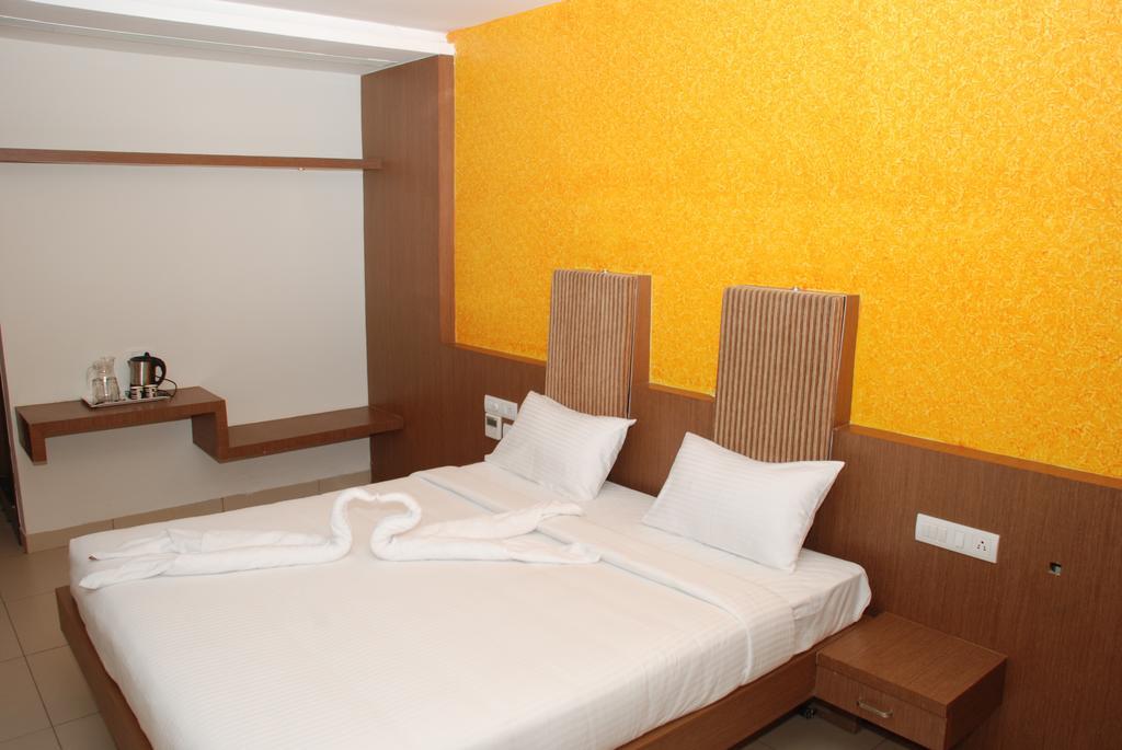 Hotel Pla Amrith Inn Tiruchirappalli Ngoại thất bức ảnh