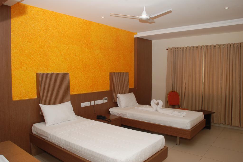 Hotel Pla Amrith Inn Tiruchirappalli Ngoại thất bức ảnh