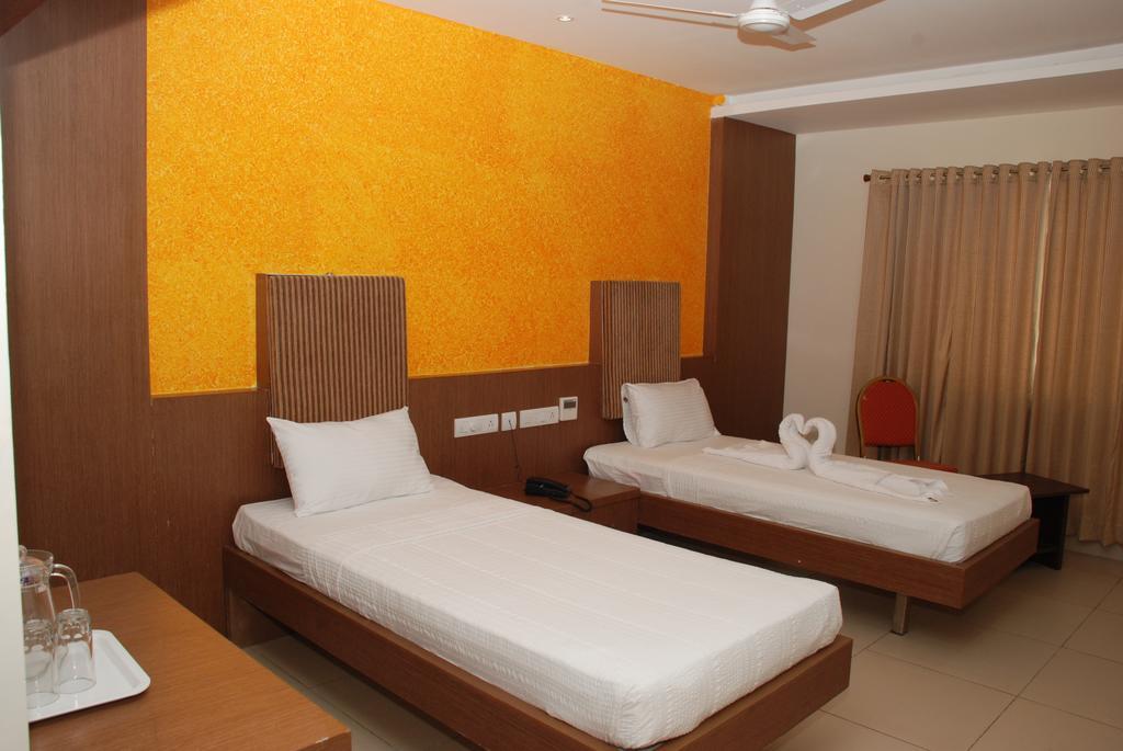 Hotel Pla Amrith Inn Tiruchirappalli Ngoại thất bức ảnh