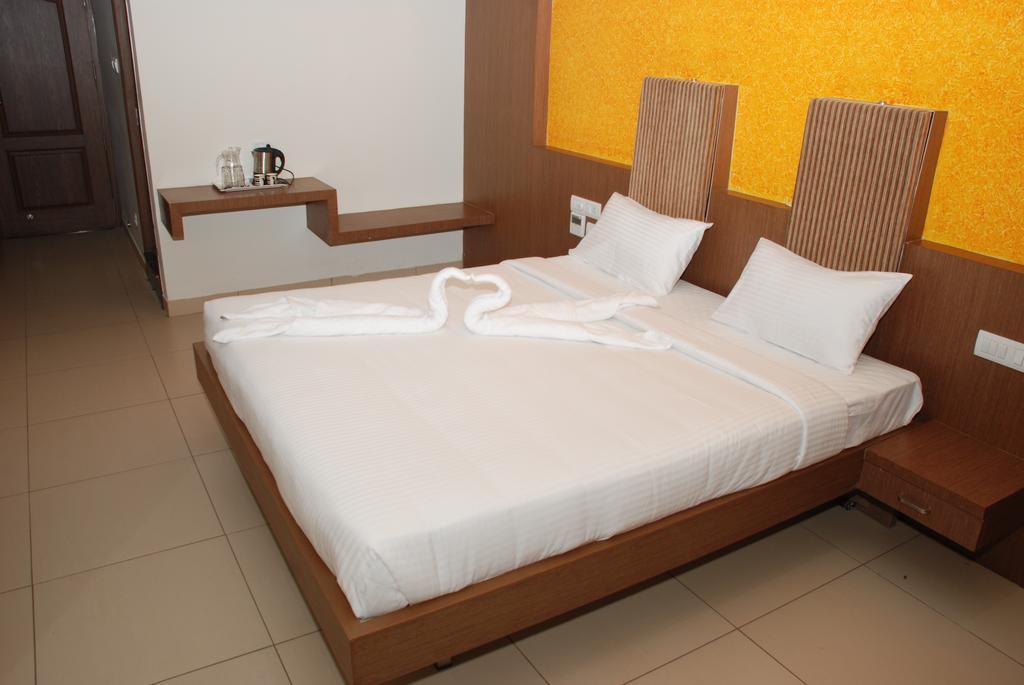 Hotel Pla Amrith Inn Tiruchirappalli Ngoại thất bức ảnh