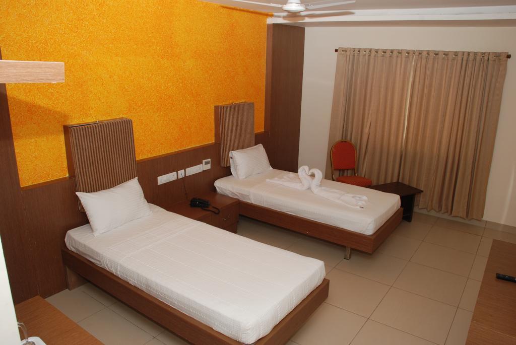 Hotel Pla Amrith Inn Tiruchirappalli Phòng bức ảnh
