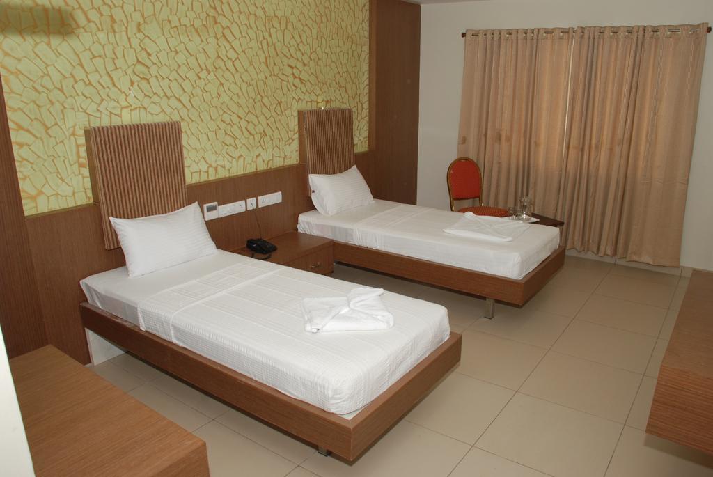 Hotel Pla Amrith Inn Tiruchirappalli Ngoại thất bức ảnh