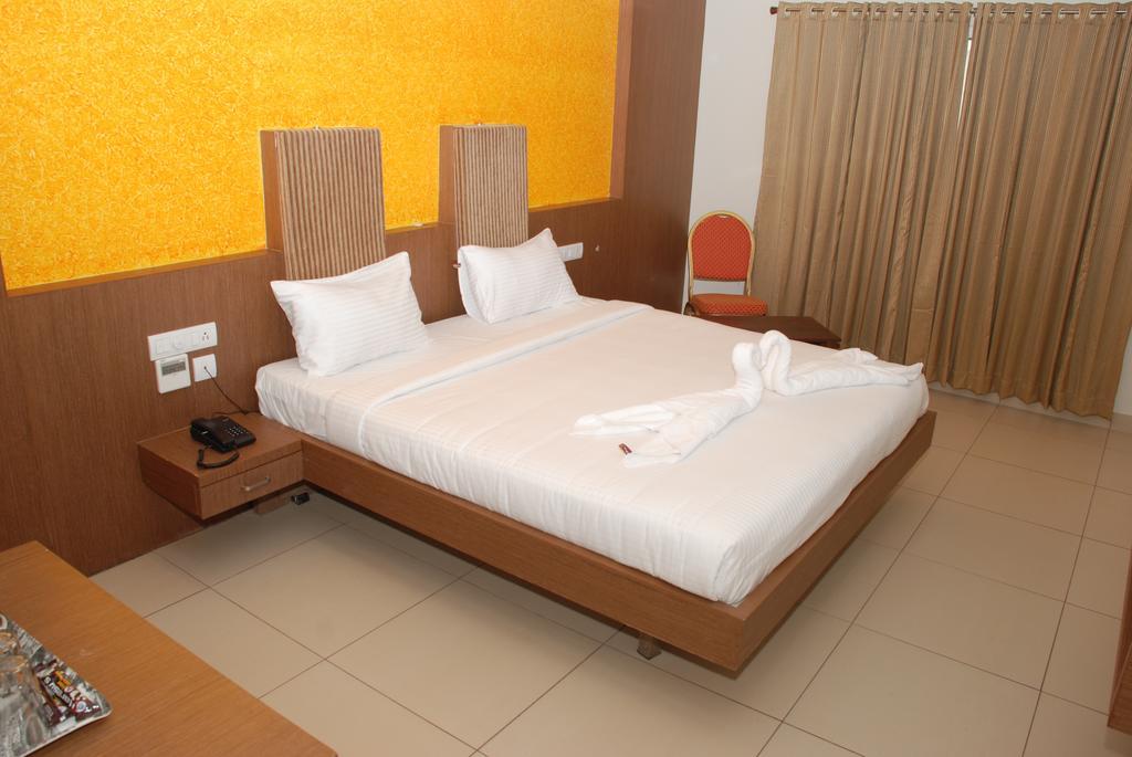 Hotel Pla Amrith Inn Tiruchirappalli Ngoại thất bức ảnh