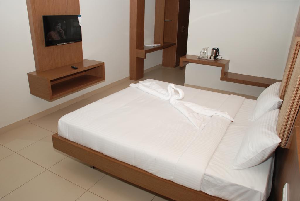 Hotel Pla Amrith Inn Tiruchirappalli Ngoại thất bức ảnh