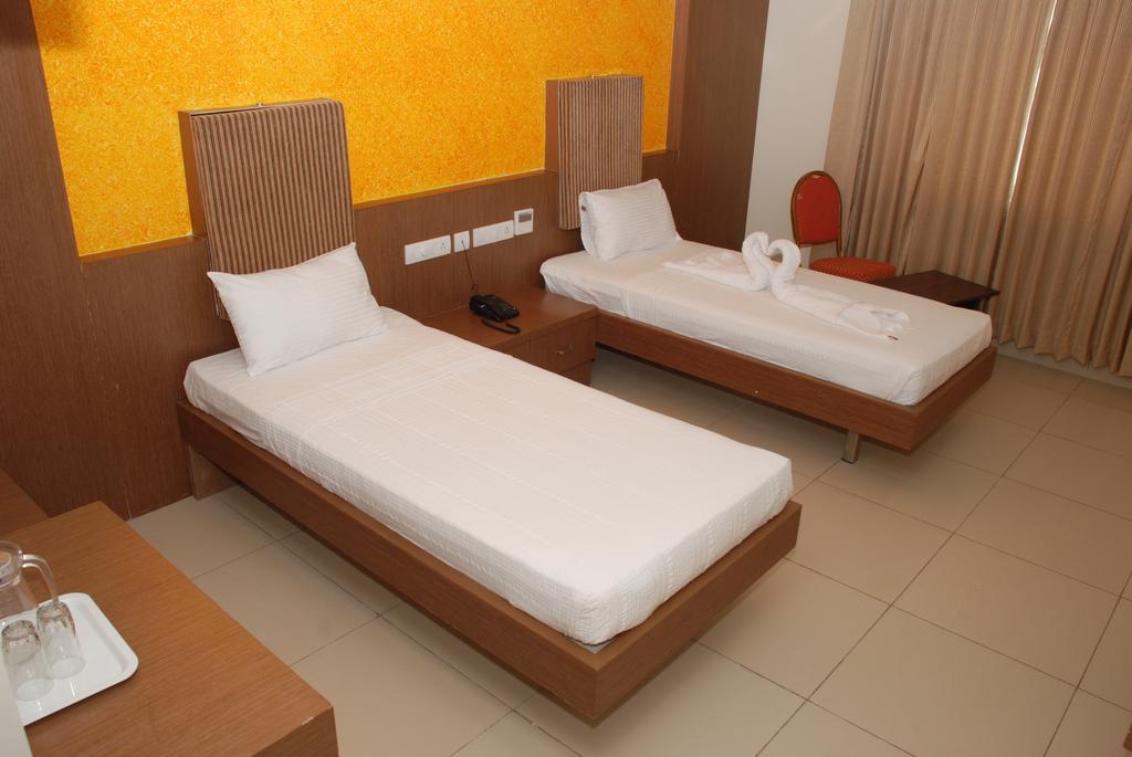 Hotel Pla Amrith Inn Tiruchirappalli Ngoại thất bức ảnh