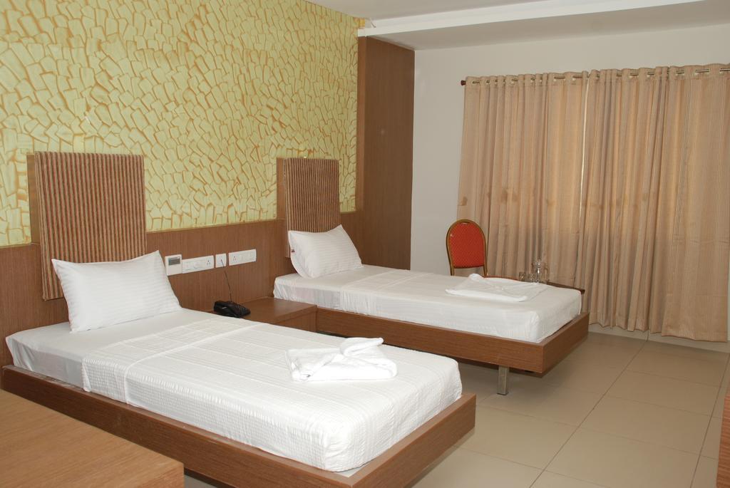 Hotel Pla Amrith Inn Tiruchirappalli Phòng bức ảnh