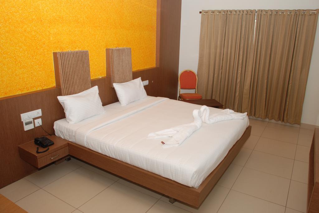 Hotel Pla Amrith Inn Tiruchirappalli Ngoại thất bức ảnh