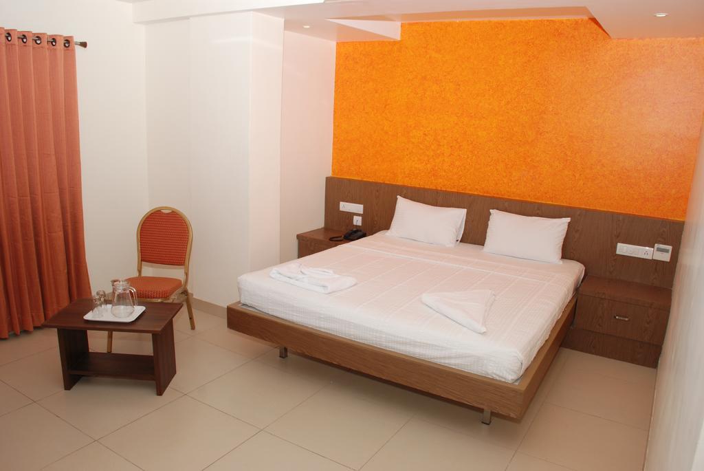 Hotel Pla Amrith Inn Tiruchirappalli Ngoại thất bức ảnh