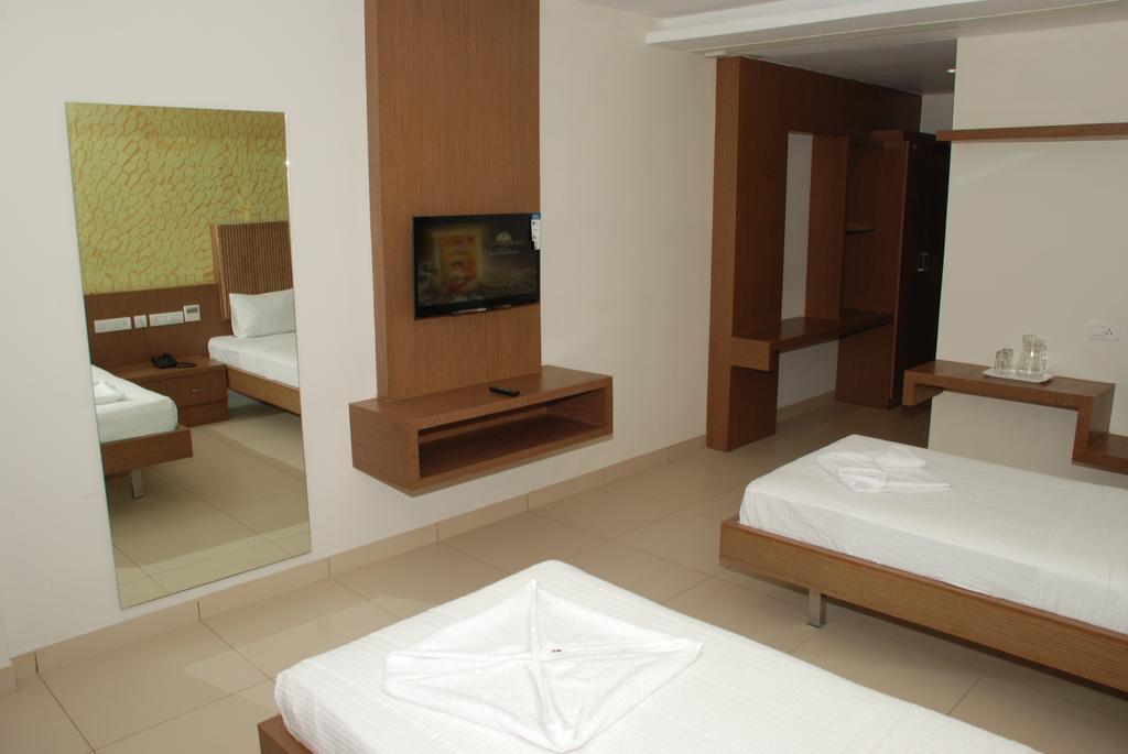 Hotel Pla Amrith Inn Tiruchirappalli Ngoại thất bức ảnh