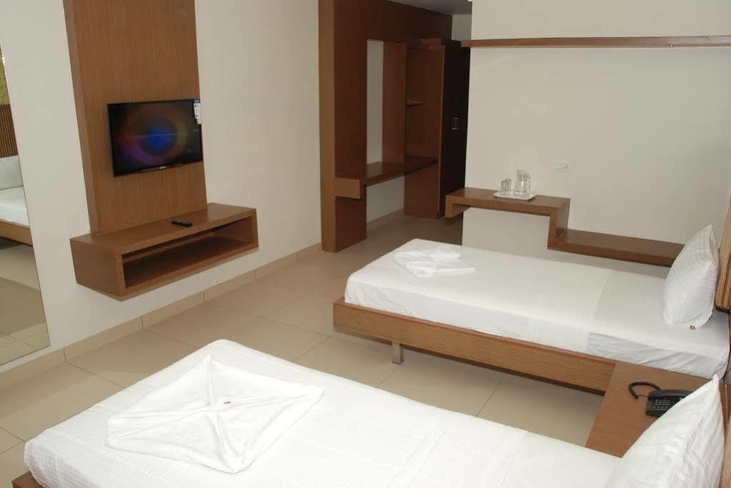Hotel Pla Amrith Inn Tiruchirappalli Ngoại thất bức ảnh
