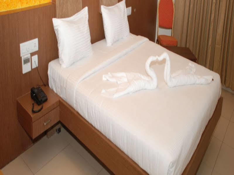 Hotel Pla Amrith Inn Tiruchirappalli Ngoại thất bức ảnh